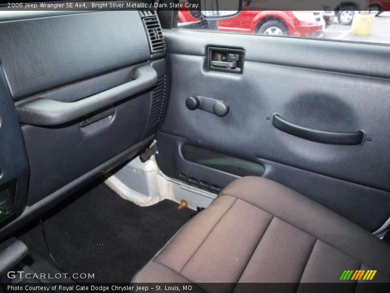Bright Silver Metallic / Dark Slate Gray 2006 Jeep Wrangler SE 4x4