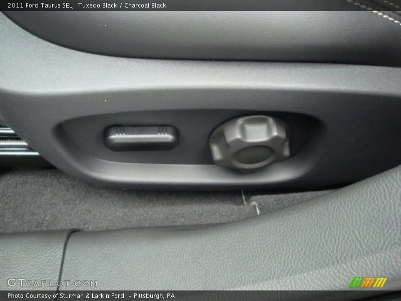 Tuxedo Black / Charcoal Black 2011 Ford Taurus SEL