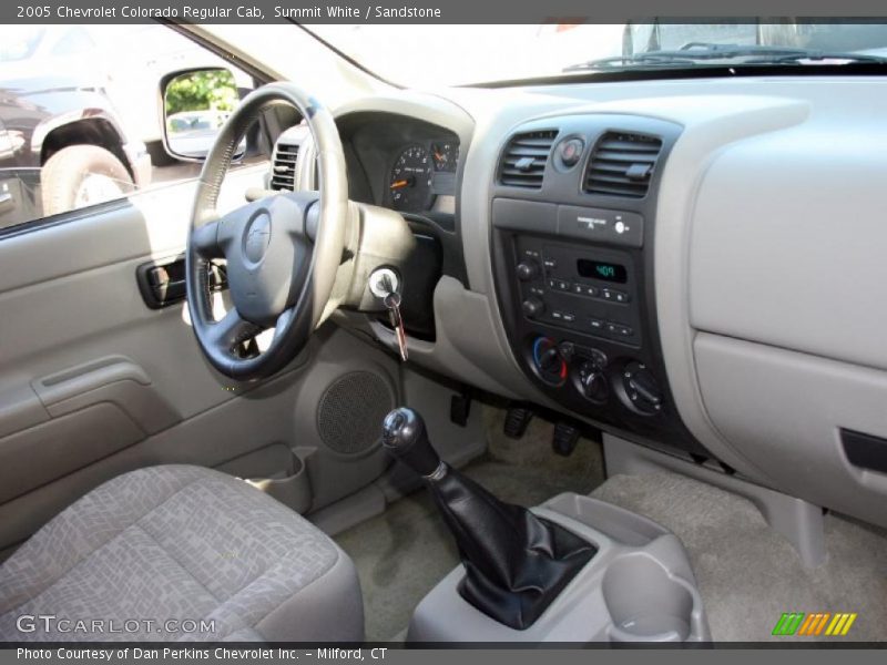 Summit White / Sandstone 2005 Chevrolet Colorado Regular Cab