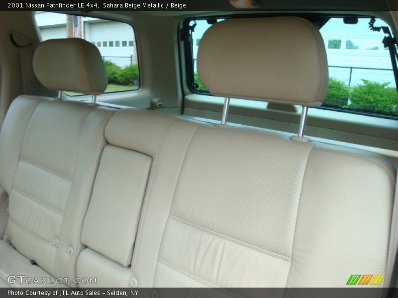 Sahara Beige Metallic / Beige 2001 Nissan Pathfinder LE 4x4