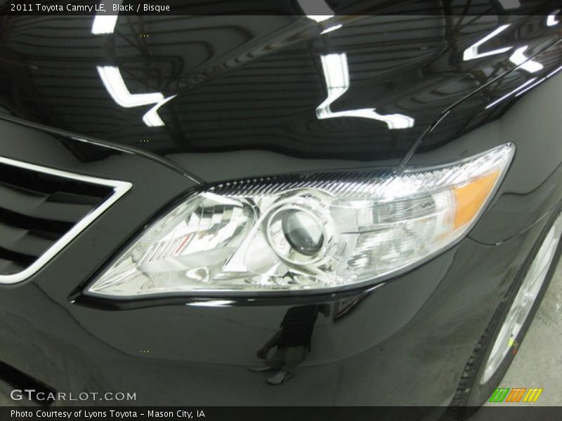 Black / Bisque 2011 Toyota Camry LE