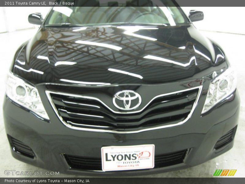 Black / Bisque 2011 Toyota Camry LE