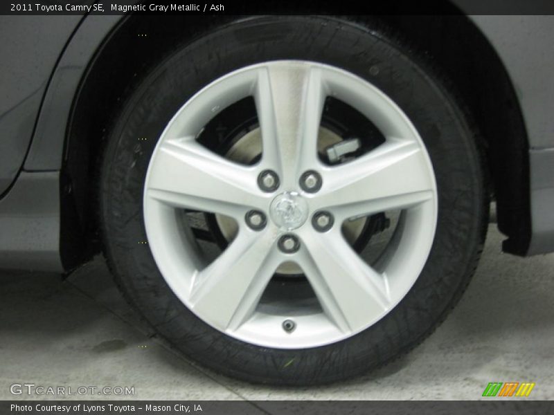 Magnetic Gray Metallic / Ash 2011 Toyota Camry SE
