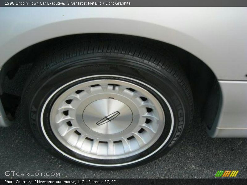 Silver Frost Metallic / Light Graphite 1998 Lincoln Town Car Executive