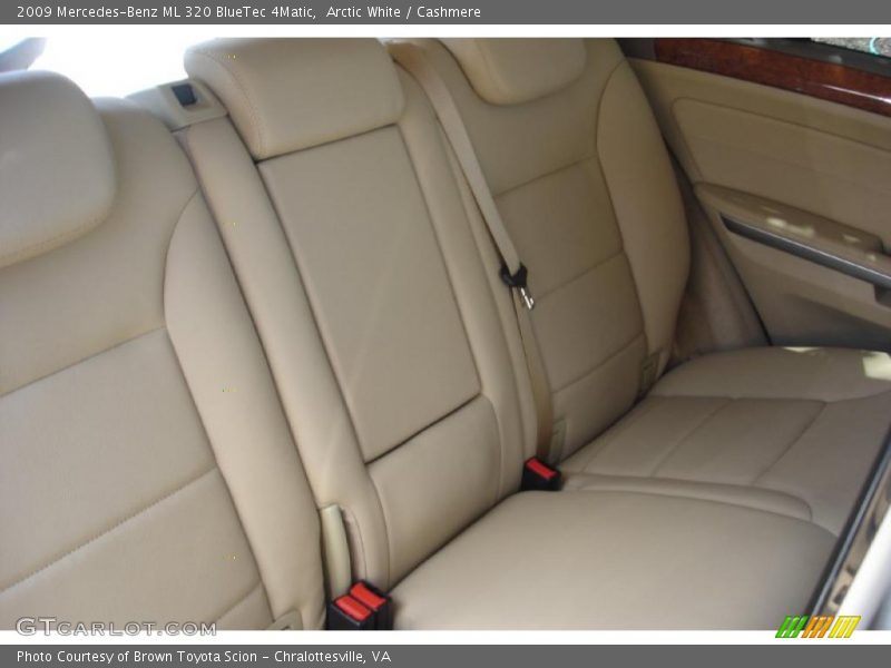 Arctic White / Cashmere 2009 Mercedes-Benz ML 320 BlueTec 4Matic