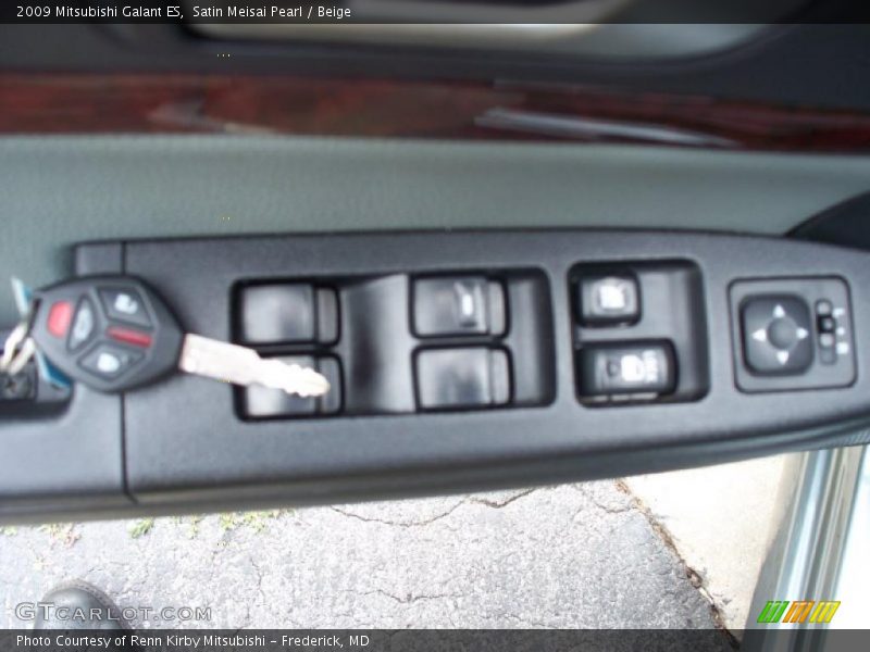 Satin Meisai Pearl / Beige 2009 Mitsubishi Galant ES