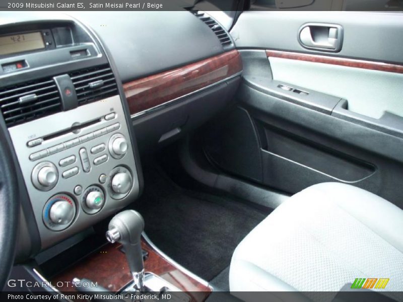 Satin Meisai Pearl / Beige 2009 Mitsubishi Galant ES