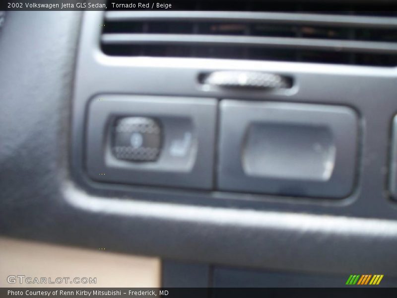 Tornado Red / Beige 2002 Volkswagen Jetta GLS Sedan