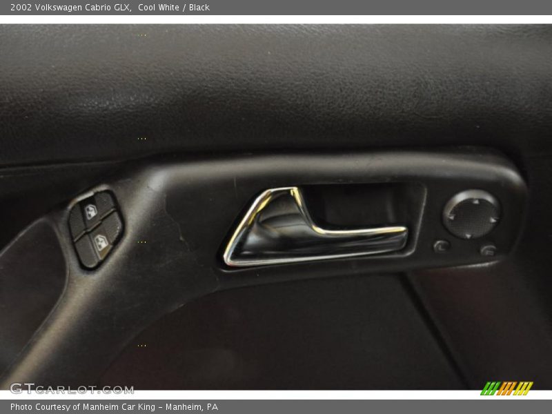 Cool White / Black 2002 Volkswagen Cabrio GLX