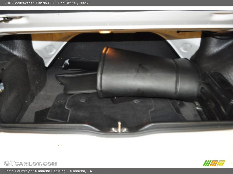 Cool White / Black 2002 Volkswagen Cabrio GLX