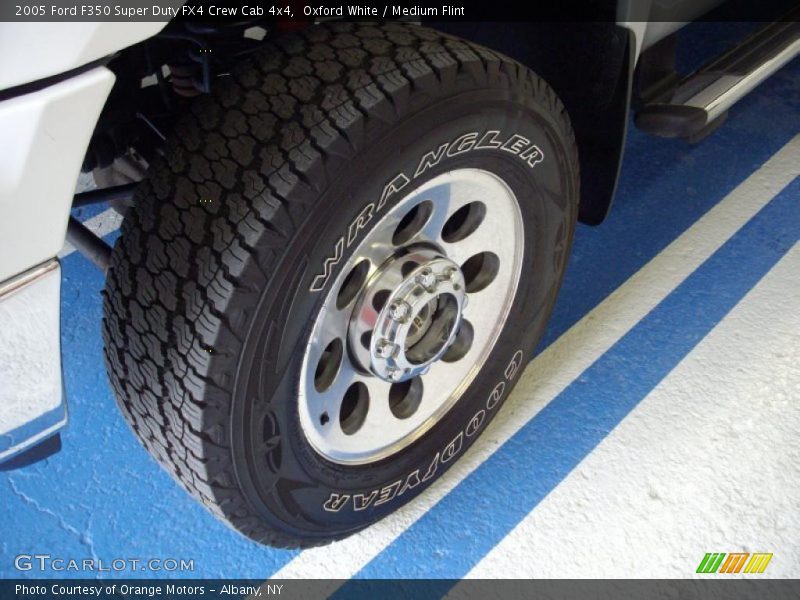 Oxford White / Medium Flint 2005 Ford F350 Super Duty FX4 Crew Cab 4x4