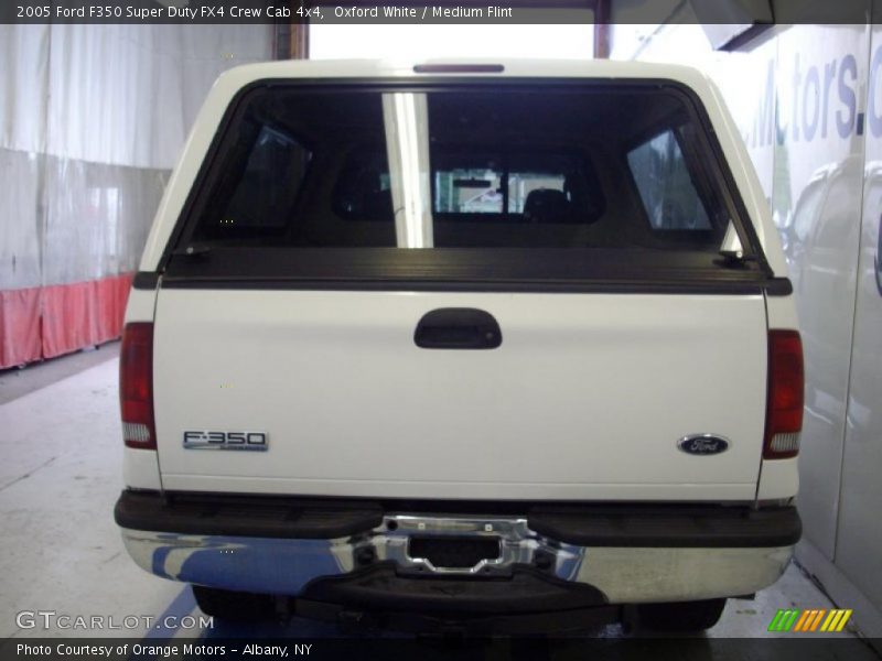 Oxford White / Medium Flint 2005 Ford F350 Super Duty FX4 Crew Cab 4x4