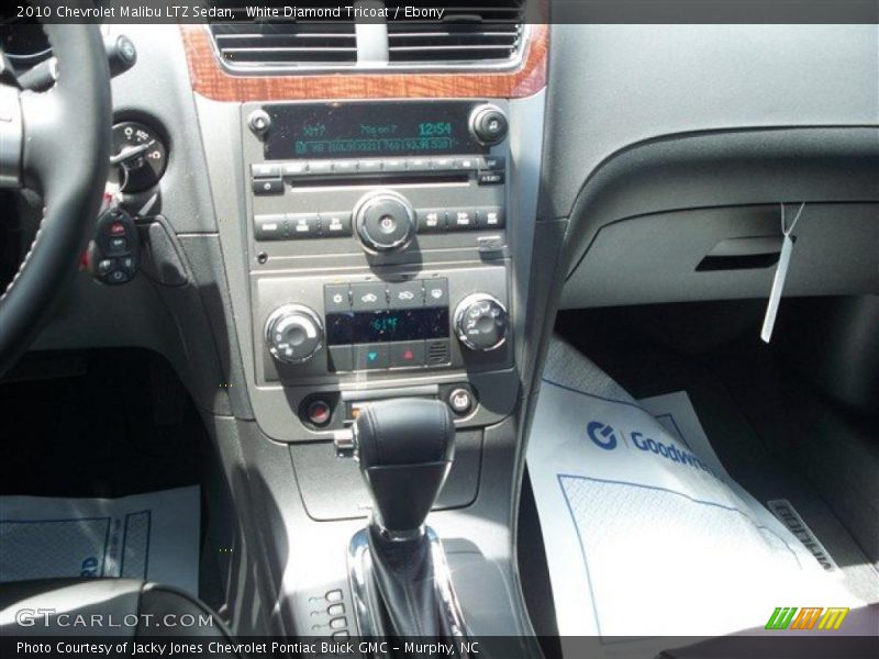 White Diamond Tricoat / Ebony 2010 Chevrolet Malibu LTZ Sedan