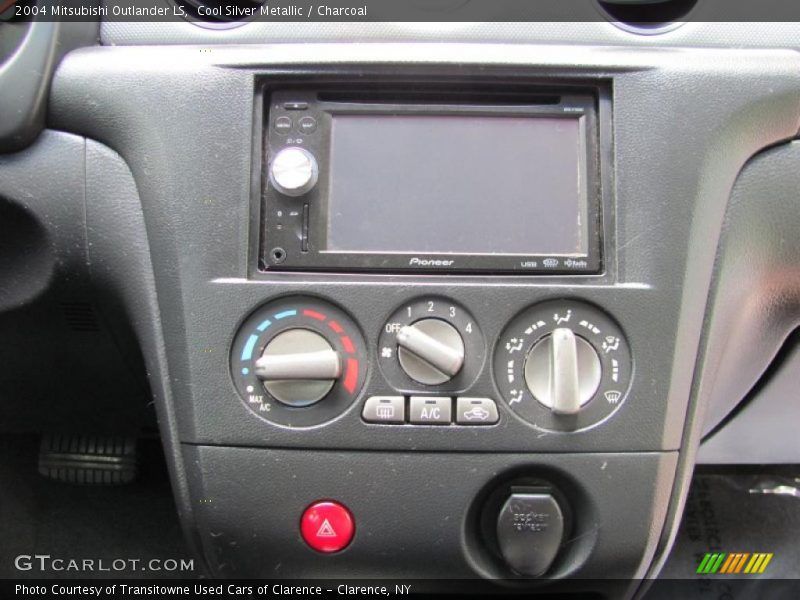 Cool Silver Metallic / Charcoal 2004 Mitsubishi Outlander LS