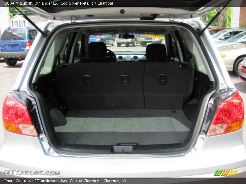 Cool Silver Metallic / Charcoal 2004 Mitsubishi Outlander LS