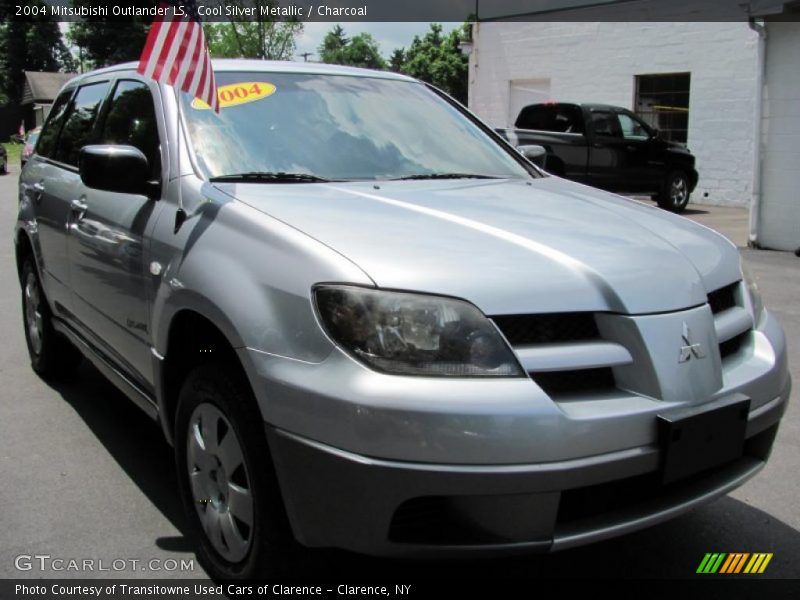Cool Silver Metallic / Charcoal 2004 Mitsubishi Outlander LS