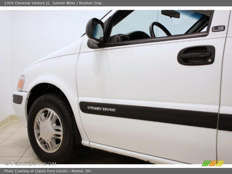 Summit White / Medium Gray 2004 Chevrolet Venture LS