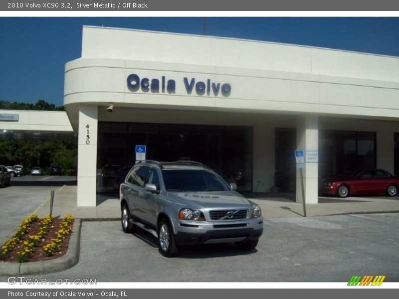 Silver Metallic / Off Black 2010 Volvo XC90 3.2
