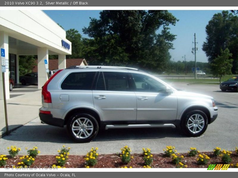 Silver Metallic / Off Black 2010 Volvo XC90 3.2