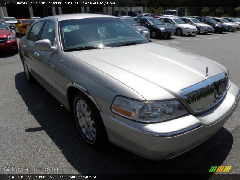 Satellite Silver Metallic / Dove 2007 Lincoln Town Car Signature