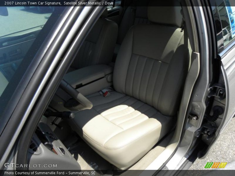 Satellite Silver Metallic / Dove 2007 Lincoln Town Car Signature