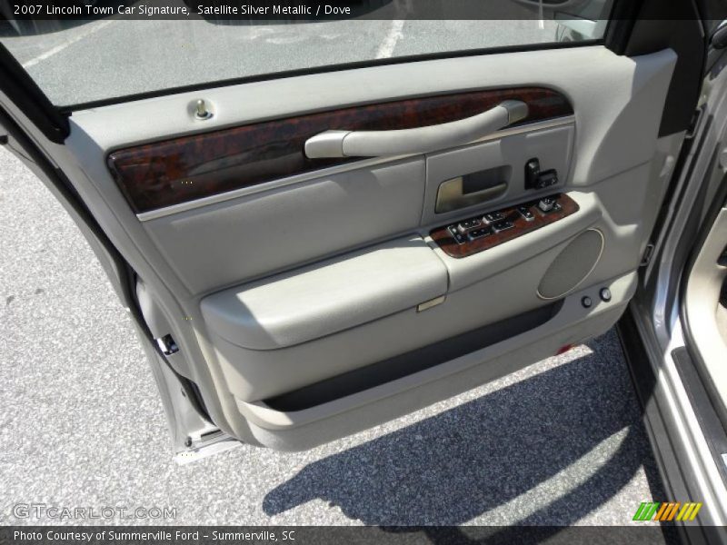 Satellite Silver Metallic / Dove 2007 Lincoln Town Car Signature