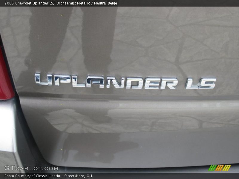 Bronzemist Metallic / Neutral Beige 2005 Chevrolet Uplander LS