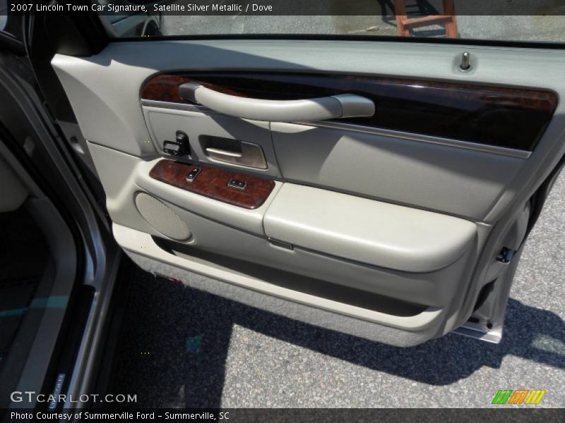 Satellite Silver Metallic / Dove 2007 Lincoln Town Car Signature