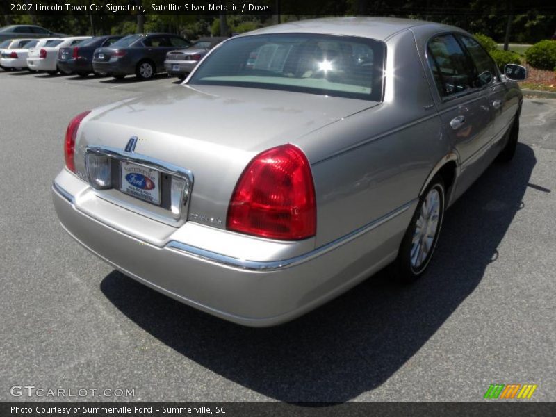 Satellite Silver Metallic / Dove 2007 Lincoln Town Car Signature