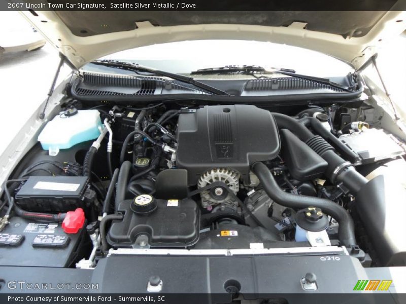 Satellite Silver Metallic / Dove 2007 Lincoln Town Car Signature