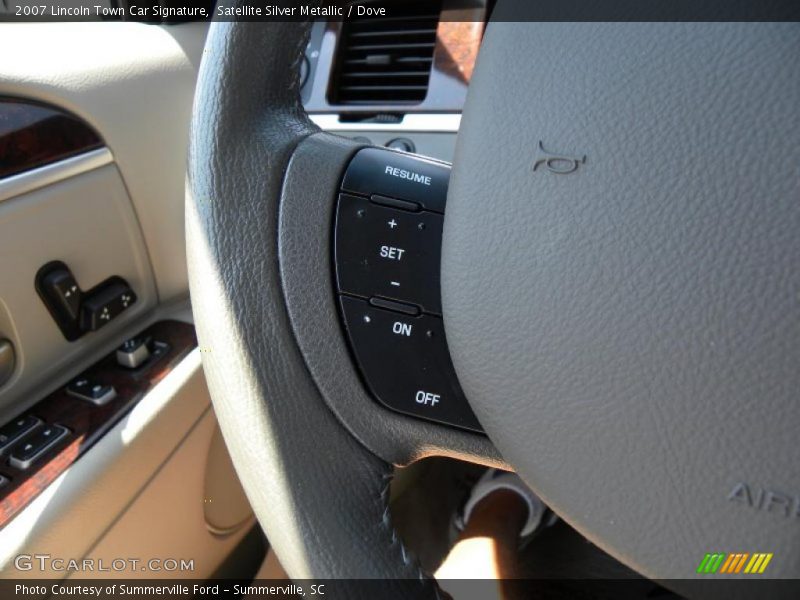 Satellite Silver Metallic / Dove 2007 Lincoln Town Car Signature
