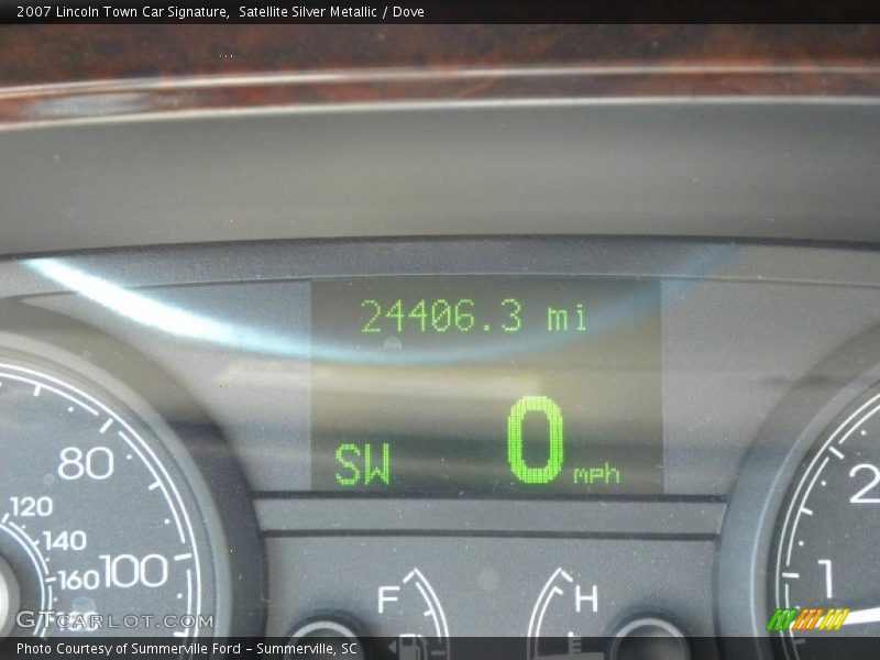 Satellite Silver Metallic / Dove 2007 Lincoln Town Car Signature
