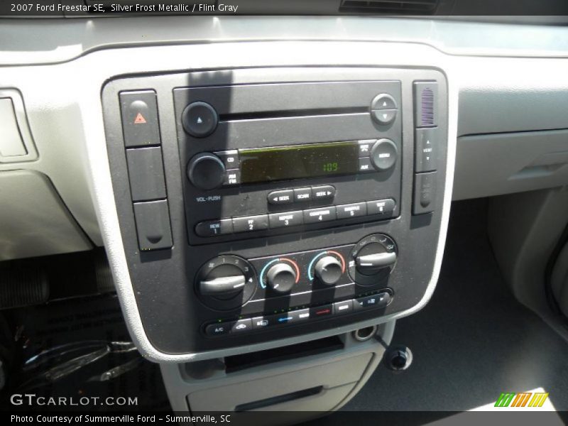 Silver Frost Metallic / Flint Gray 2007 Ford Freestar SE