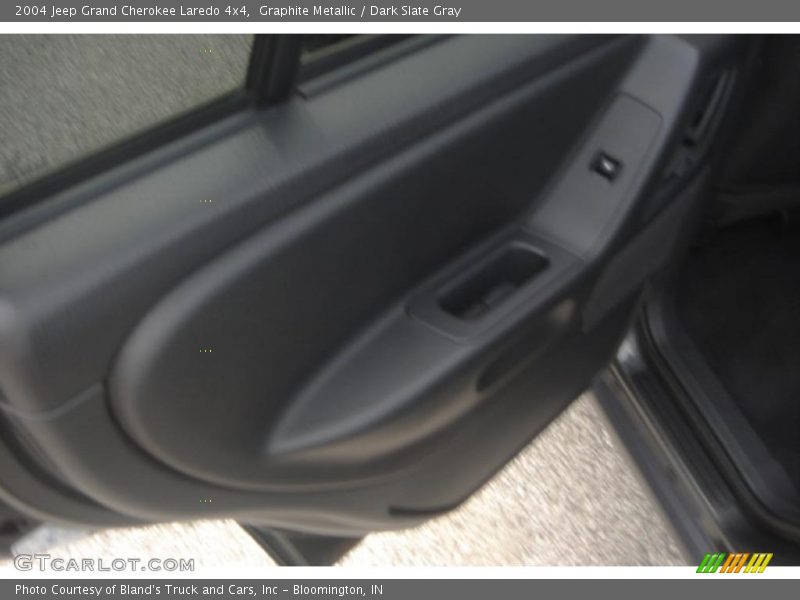 Graphite Metallic / Dark Slate Gray 2004 Jeep Grand Cherokee Laredo 4x4