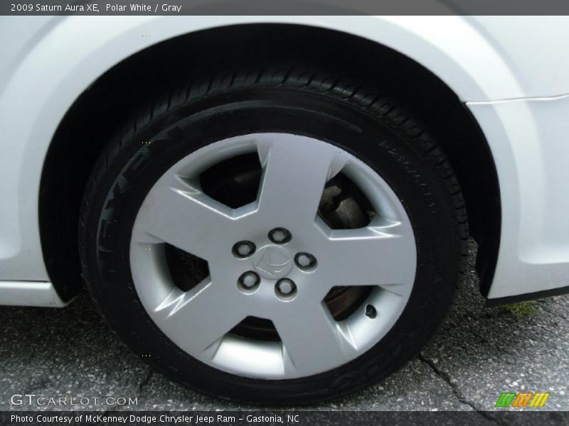 Polar White / Gray 2009 Saturn Aura XE