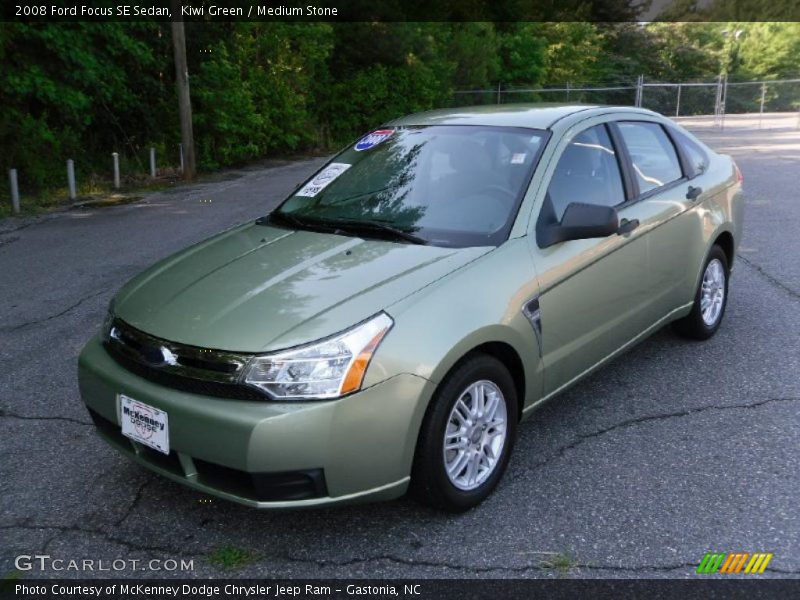 Kiwi Green / Medium Stone 2008 Ford Focus SE Sedan