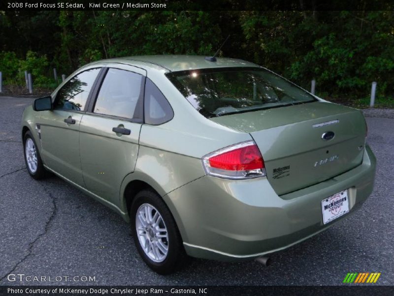 Kiwi Green / Medium Stone 2008 Ford Focus SE Sedan