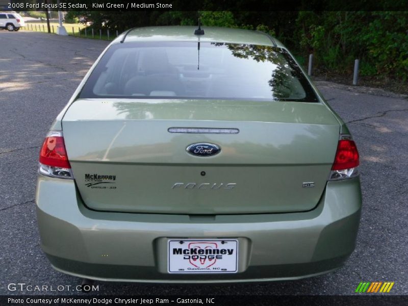 Kiwi Green / Medium Stone 2008 Ford Focus SE Sedan