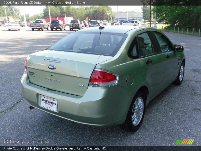 Kiwi Green / Medium Stone 2008 Ford Focus SE Sedan