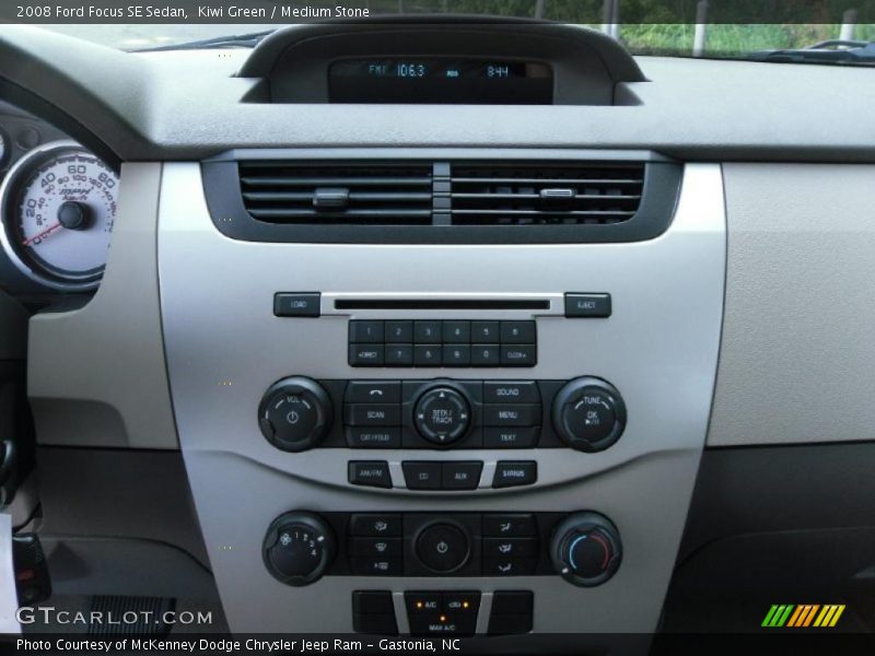 Kiwi Green / Medium Stone 2008 Ford Focus SE Sedan