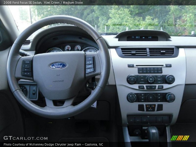 Kiwi Green / Medium Stone 2008 Ford Focus SE Sedan