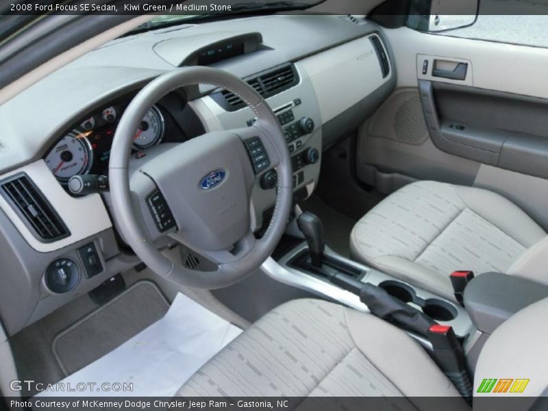Kiwi Green / Medium Stone 2008 Ford Focus SE Sedan