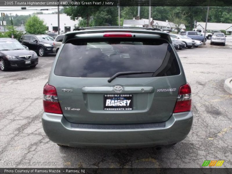 Oasis Green Pearl / Ivory 2005 Toyota Highlander Limited 4WD