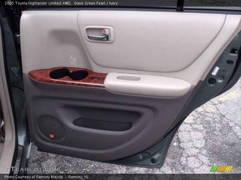 Oasis Green Pearl / Ivory 2005 Toyota Highlander Limited 4WD