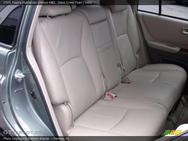 Oasis Green Pearl / Ivory 2005 Toyota Highlander Limited 4WD