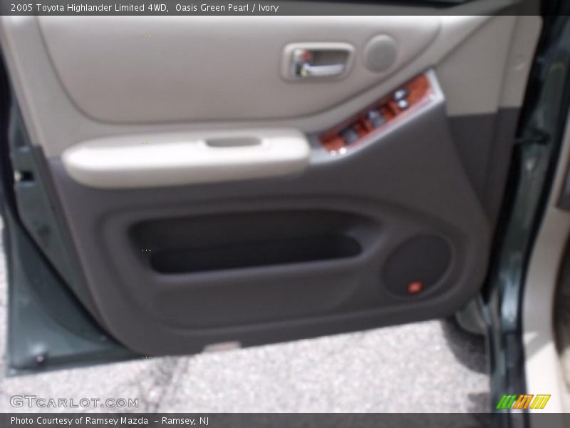 Oasis Green Pearl / Ivory 2005 Toyota Highlander Limited 4WD