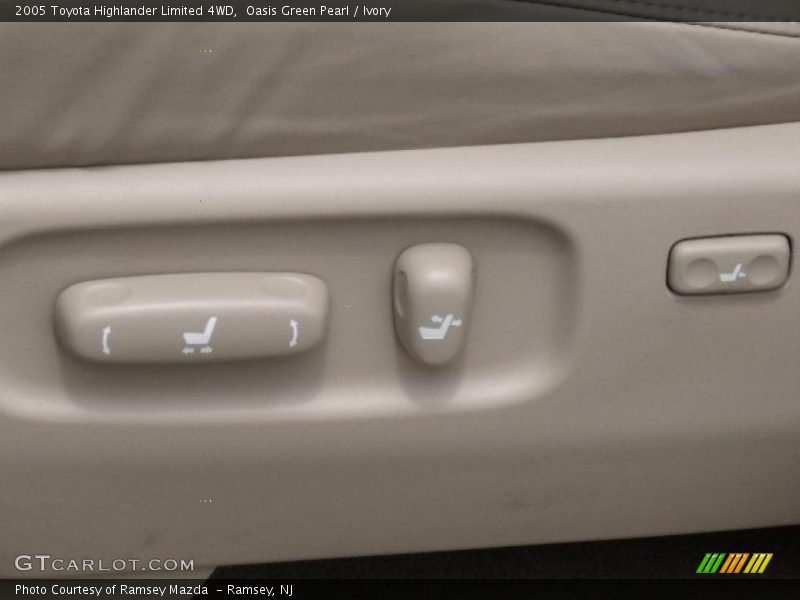 Oasis Green Pearl / Ivory 2005 Toyota Highlander Limited 4WD