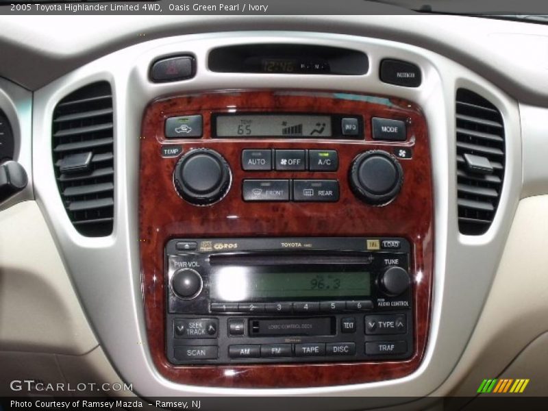Oasis Green Pearl / Ivory 2005 Toyota Highlander Limited 4WD