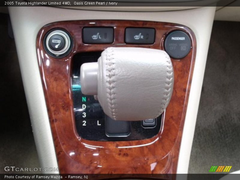 Oasis Green Pearl / Ivory 2005 Toyota Highlander Limited 4WD