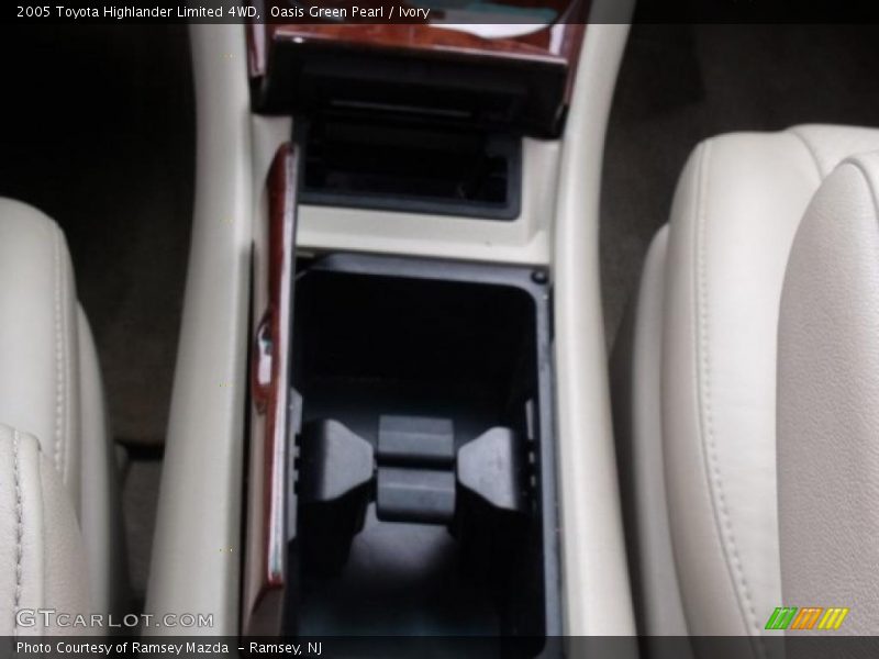 Oasis Green Pearl / Ivory 2005 Toyota Highlander Limited 4WD